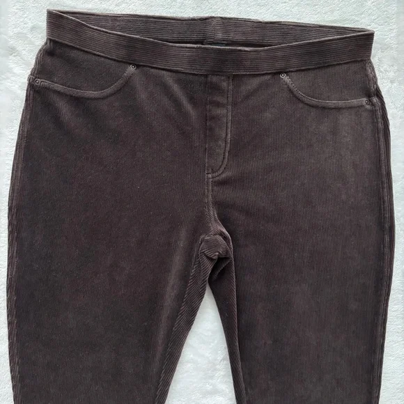 HUE Classic Brown Corduroy Mid-Rise Pull On Leggings--M - Picture 3 of 11